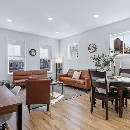 Duplex With Balcony And Spacious Dog-Friendly Oasis!